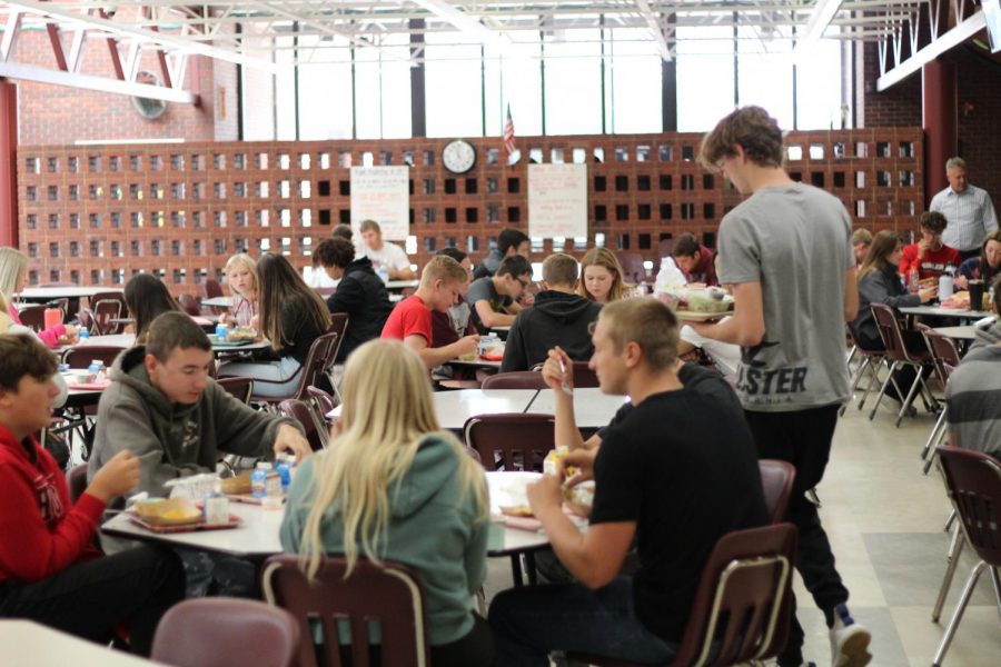 Conestoga+students+eat+lunch+in+the+cafeteria