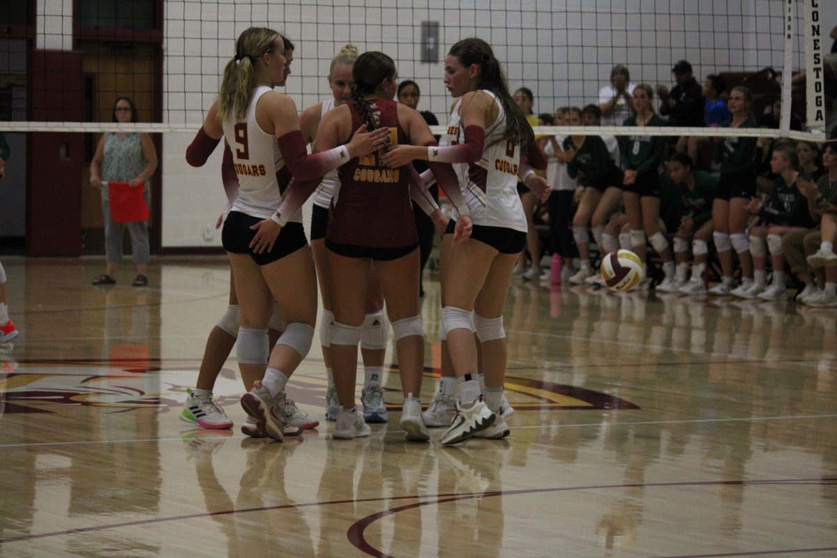 Cougar Volleyball Went 1-1 On The Road